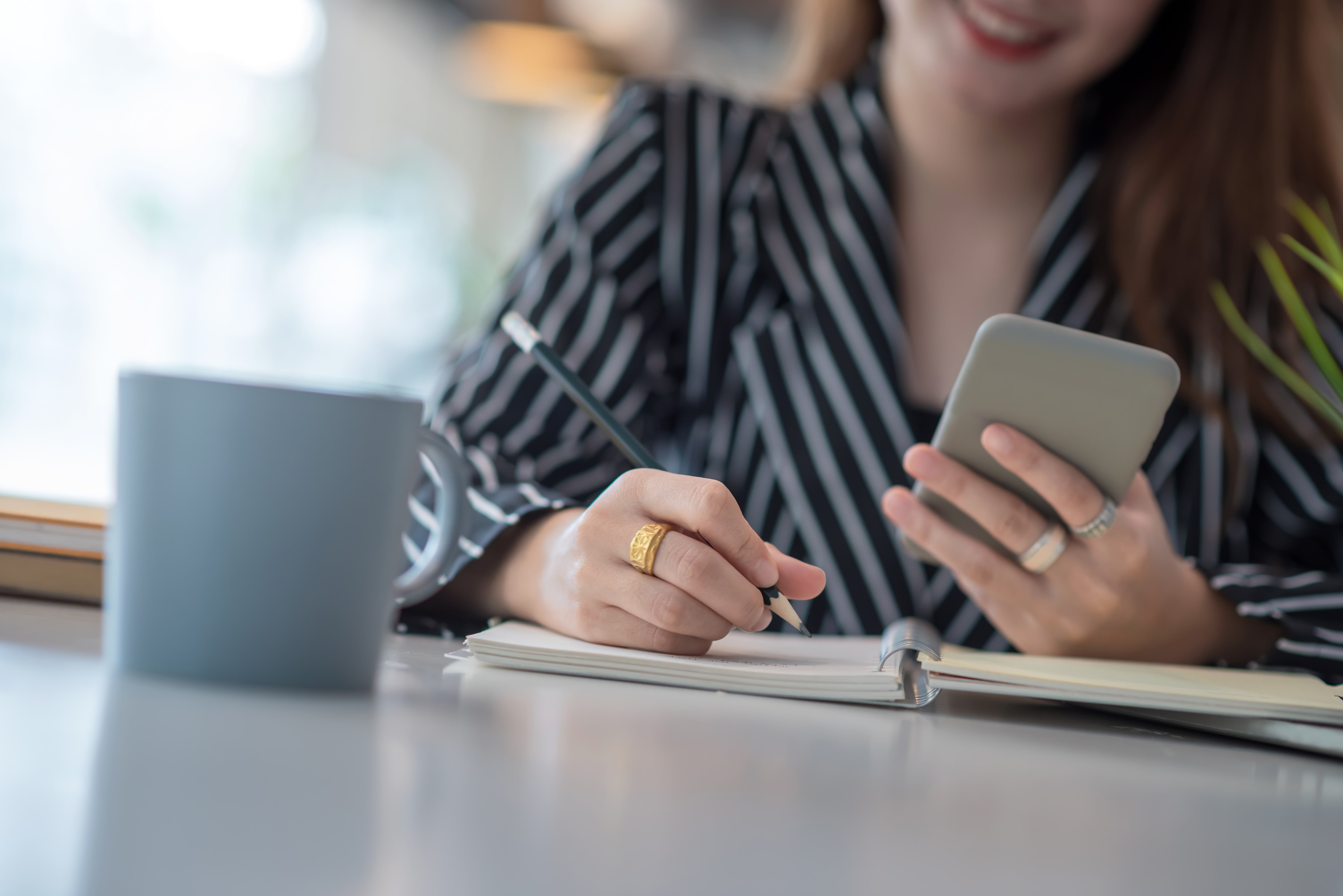 How to Write a Professional Text Message (With Examples)